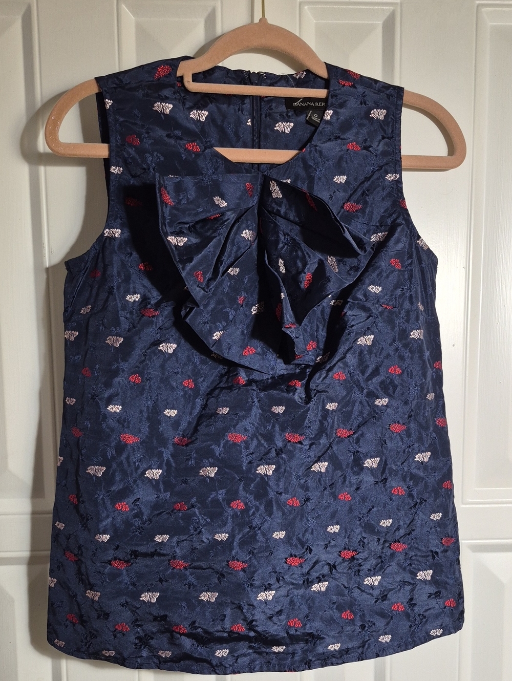 NWT Banana Republic Size 0  Top NAVY With Floral Accents